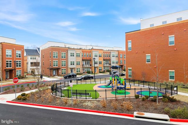 10689 FAIRGROUNDS DR, Fairfax, VA 22030