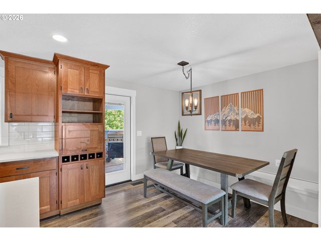 20665 Sw ESSEN Ct, Beaverton, OR 97078