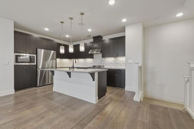 2737 5th Street, Alameda, CA 94501