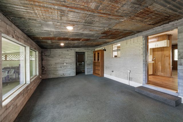 950 Little Oaks Drive, East Tawakoni, TX 75472