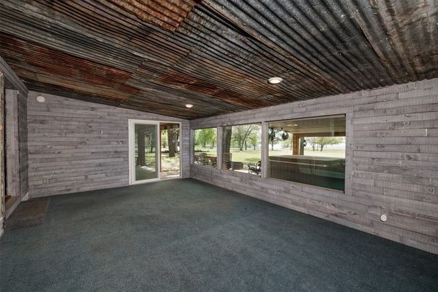 950 Little Oaks Drive, East Tawakoni, TX 75472