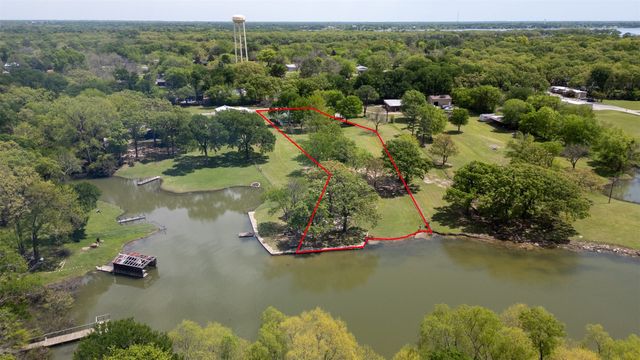 950 Little Oaks Drive, East Tawakoni, TX 75472