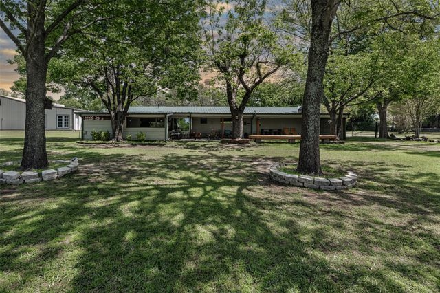 950 Little Oaks Drive, East Tawakoni, TX 75472