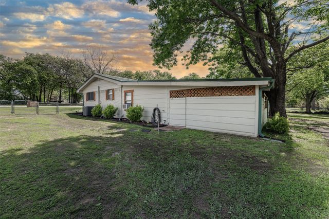 950 Little Oaks Drive, East Tawakoni, TX 75472