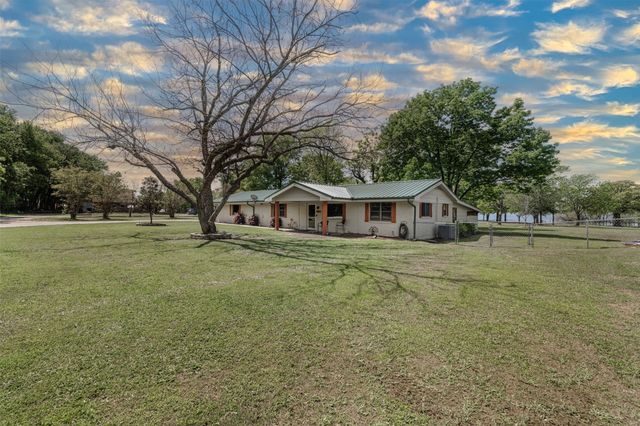 950 Little Oaks Drive, East Tawakoni, TX 75472