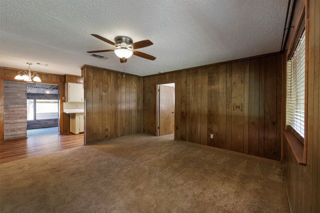 950 Little Oaks Drive, East Tawakoni, TX 75472