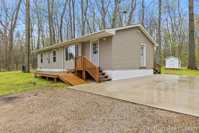 14218 W Church Road, Howard City, MI 49329