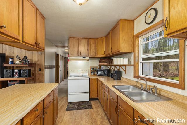 14218 W Church Road, Howard City, MI 49329