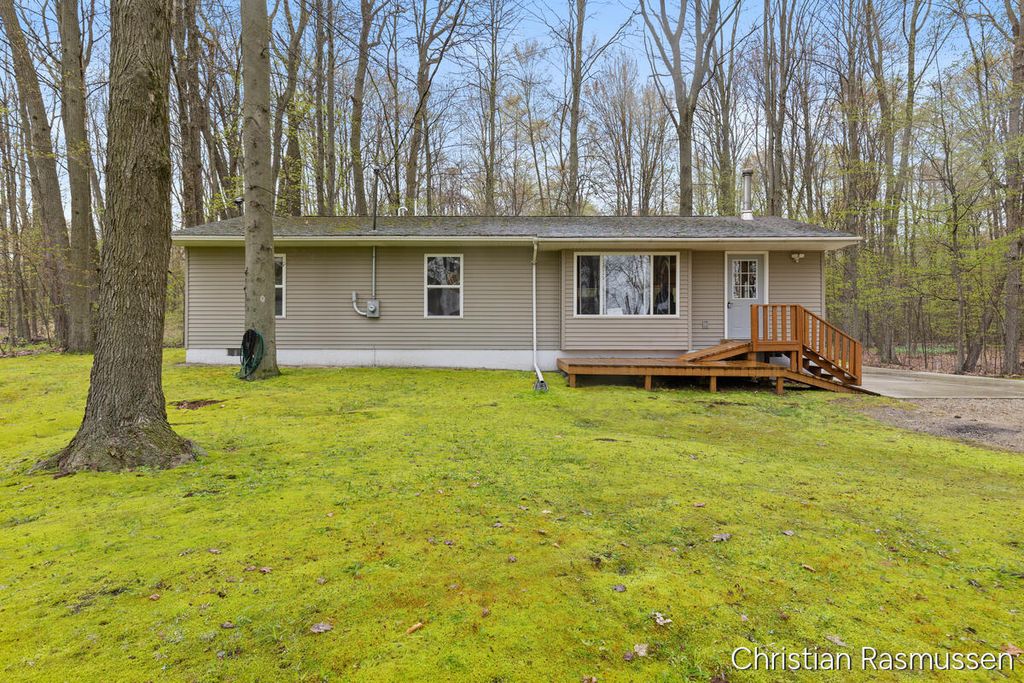 14218 W Church Road, Howard City, MI 49329