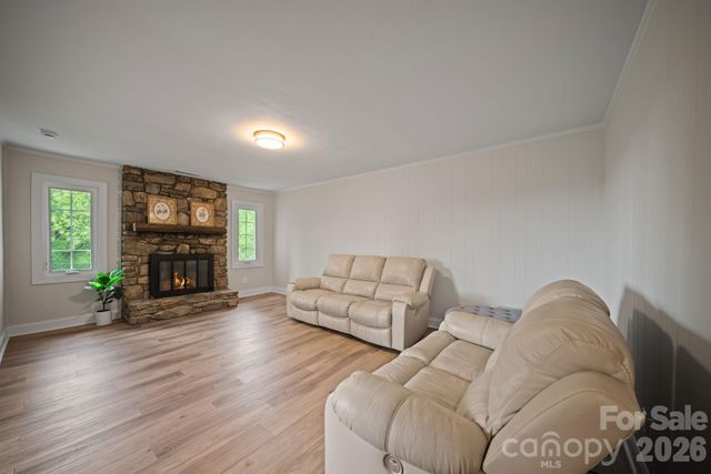 70 Melton Road, Candler, NC 28715