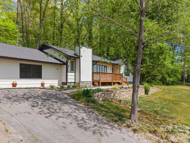 70 Melton Road, Candler, NC 28715