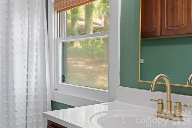 70 Melton Road, Candler, NC 28715
