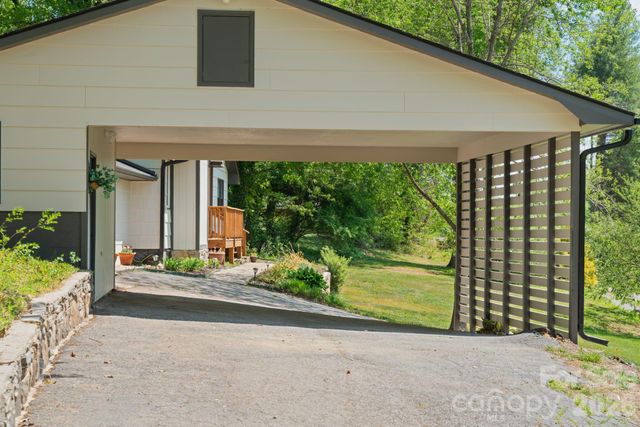 70 Melton Road, Candler, NC 28715