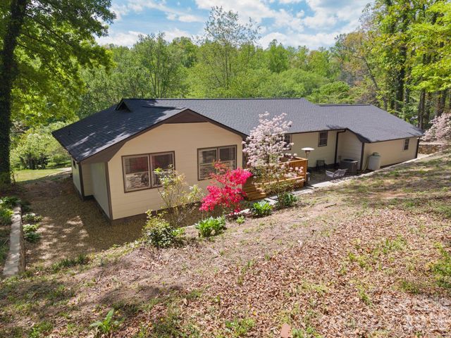 70 Melton Road, Candler, NC 28715