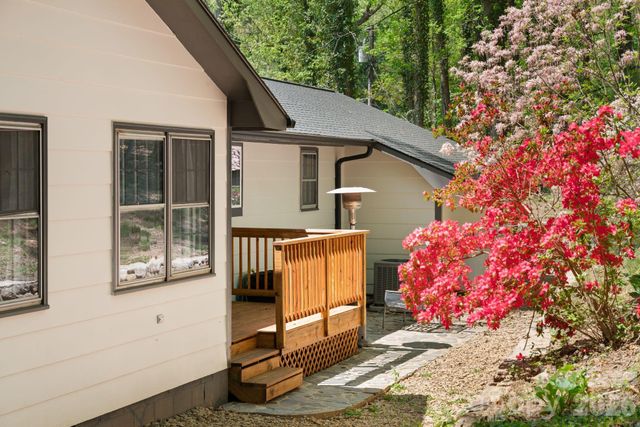 70 Melton Road, Candler, NC 28715