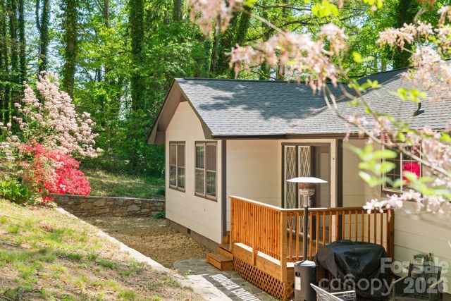 70 Melton Road, Candler, NC 28715