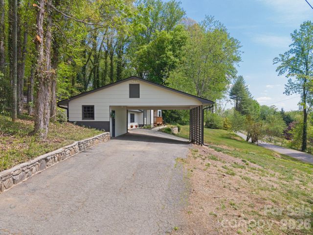 70 Melton Road, Candler, NC 28715