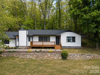 70 Melton Road, Candler, NC 28715