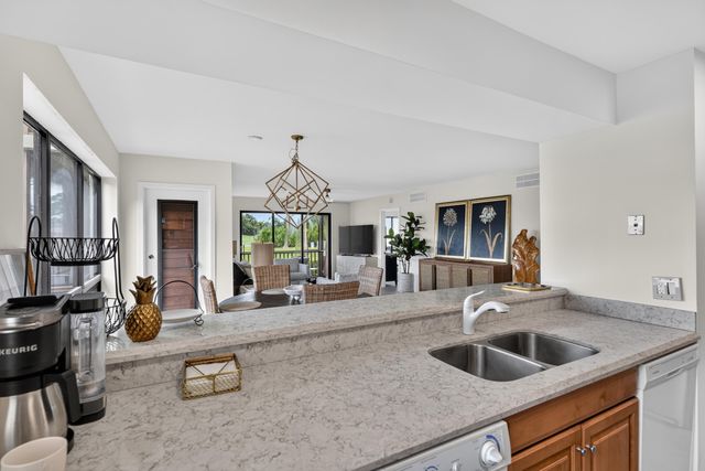 302 Brackenwood Circle, Palm Beach Gardens, FL 33418