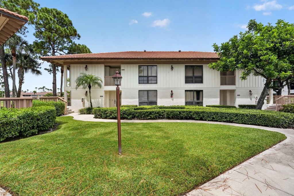 302 Brackenwood Circle, Palm Beach Gardens, FL 33418