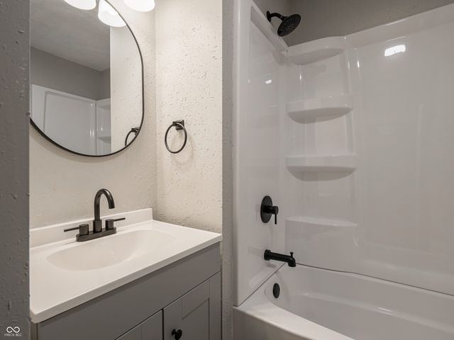 5745 S County Road 150 E, Clayton, IN 46118