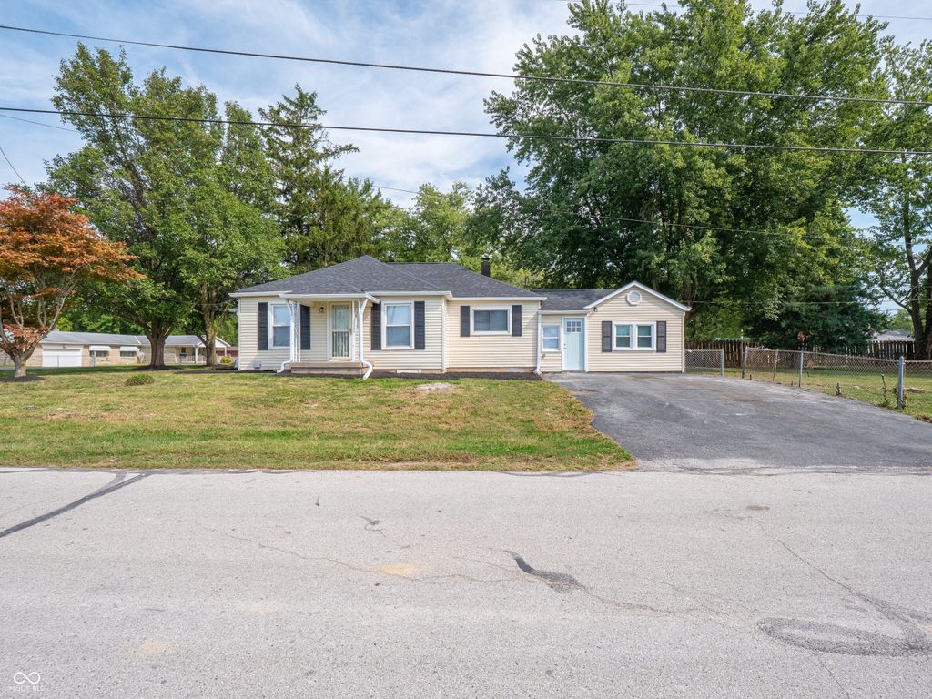 5745 S County Road 150 E, Clayton, IN 46118