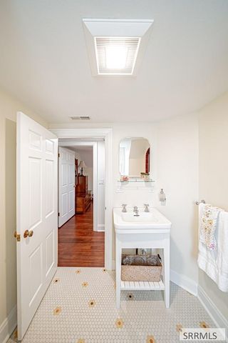 999 S Lee Avenue, Idaho Falls, ID 83404