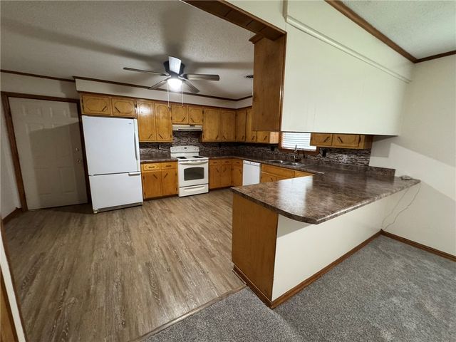 521 E J Street, Russellville, AR 72801