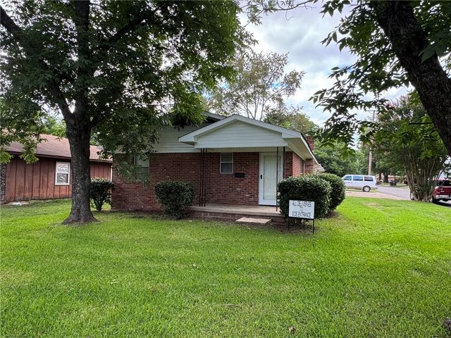 521 E J Street, Russellville, AR 72801