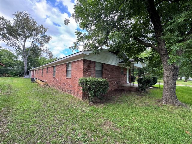 521 E J Street, Russellville, AR 72801