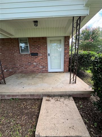 521 E J Street, Russellville, AR 72801