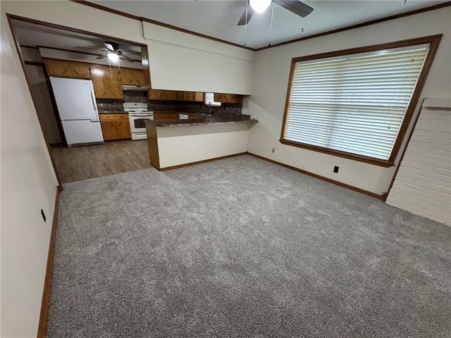 521 E J Street, Russellville, AR 72801