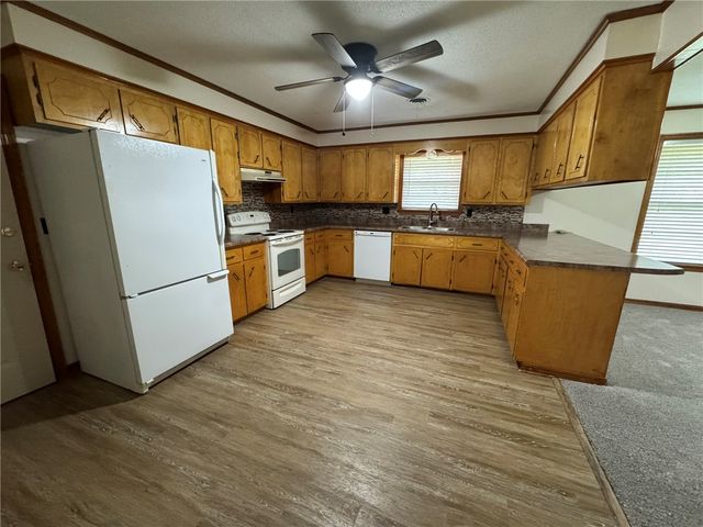 521 E J Street, Russellville, AR 72801