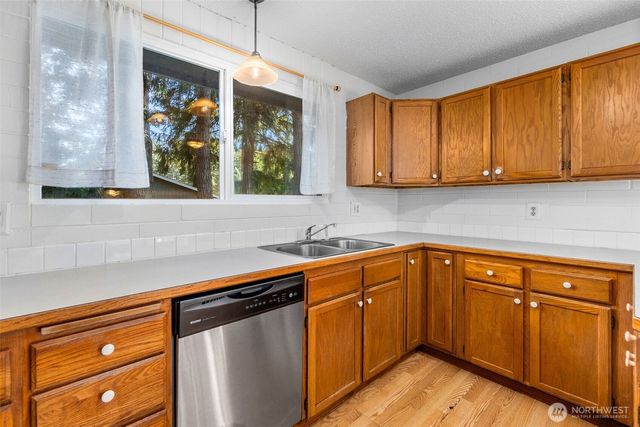 6801 Husky Way SE, Lacey, WA 98503