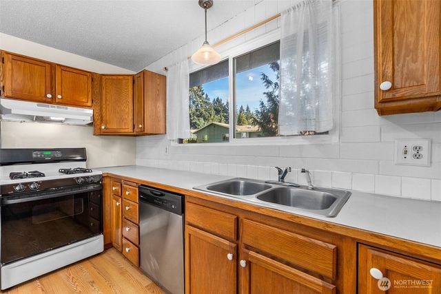 6801 Husky Way SE, Lacey, WA 98503