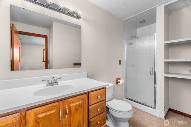 6801 Husky Way SE, Lacey, WA 98503