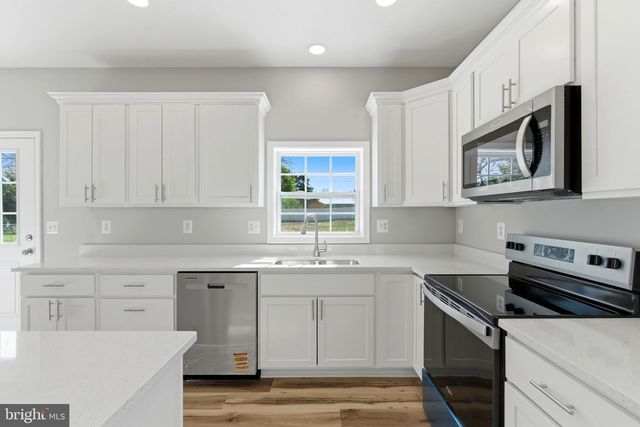 152 GENERAL LEE AVE, Inwood, WV 25428