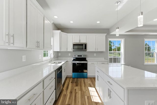 152 GENERAL LEE AVE, Inwood, WV 25428