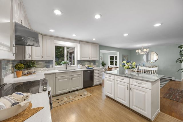9 Packet Landing, Orleans, MA 02653