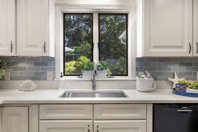 9 Packet Landing, Orleans, MA 02653