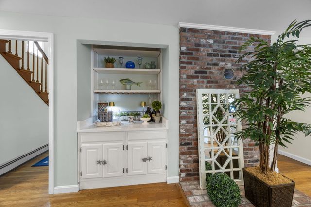 9 Packet Landing, Orleans, MA 02653