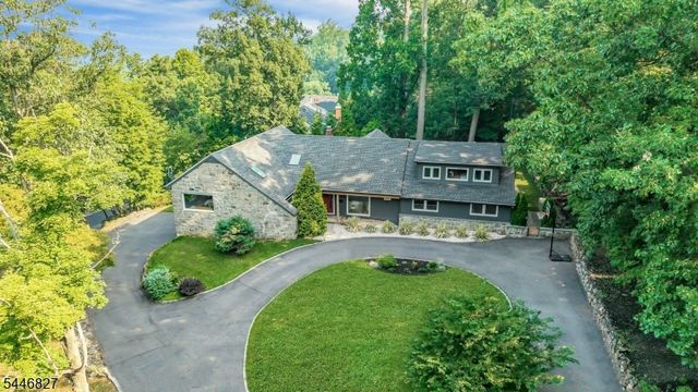 21 Gloucester Rd, Summit City, NJ 07901