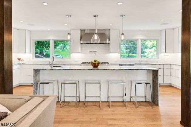 21 Gloucester Rd, Summit City, NJ 07901