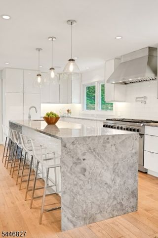 21 Gloucester Rd, Summit City, NJ 07901