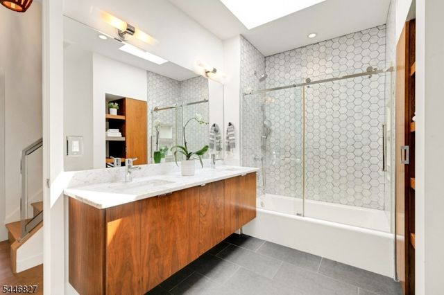 21 Gloucester Rd, Summit City, NJ 07901