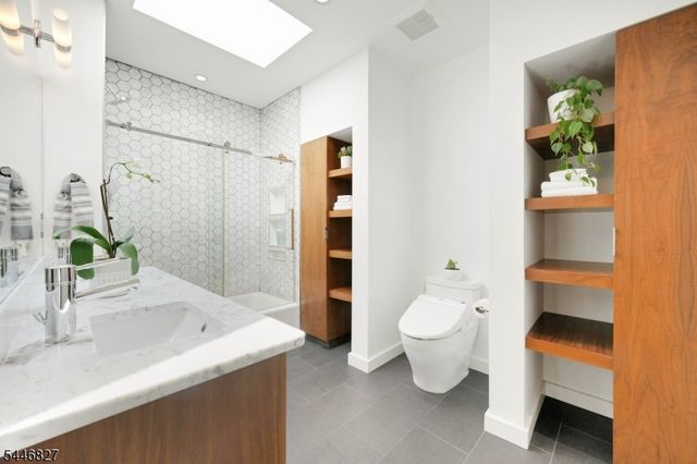 21 Gloucester Rd, Summit City, NJ 07901