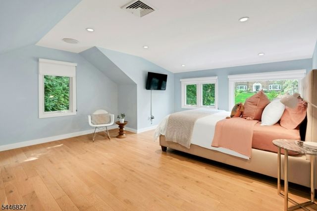 21 Gloucester Rd, Summit City, NJ 07901