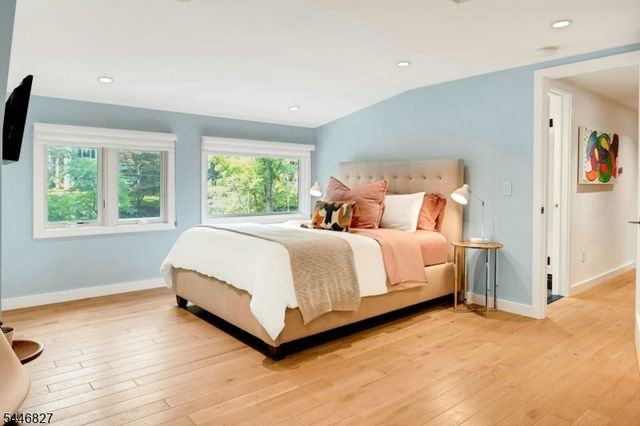 21 Gloucester Rd, Summit City, NJ 07901