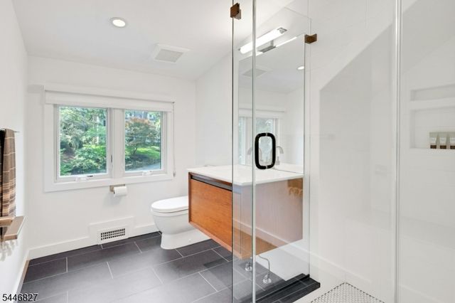 21 Gloucester Rd, Summit City, NJ 07901