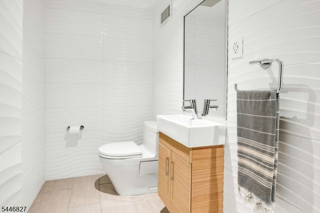 21 Gloucester Rd, Summit City, NJ 07901